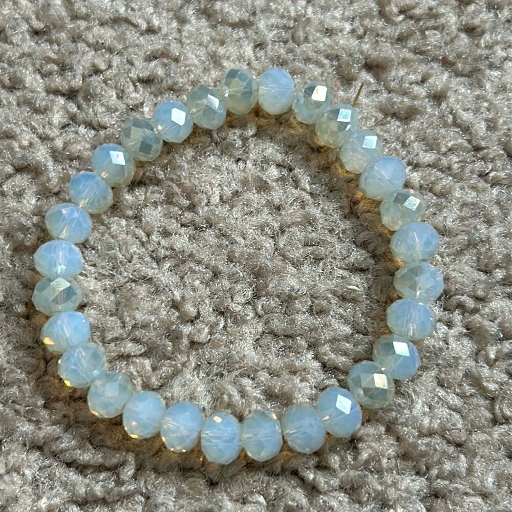 Woman vintage iridescent crystal‎ beaded bracelet one size stretches